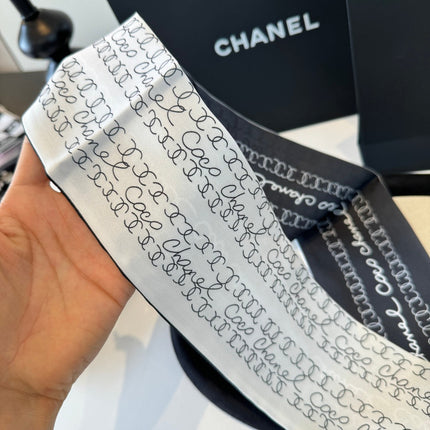 CHANEL 26S TWILLY SCARF 120 IN SILK 395876