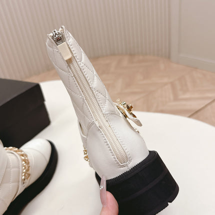 CHANEL ANKLE BOOTS 25S IN WHITE LAMBSKIN WITH GOLD HARDWARE