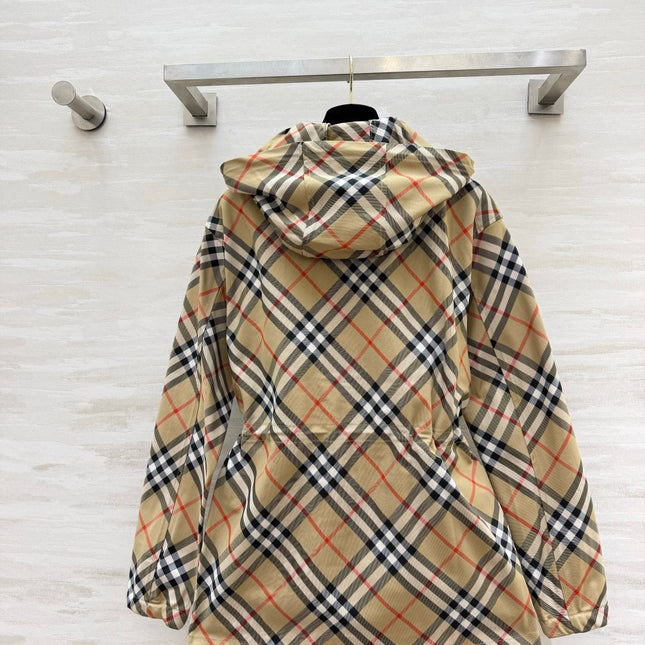 BURBERRY 26S HOODED WINDBREAKER 518
