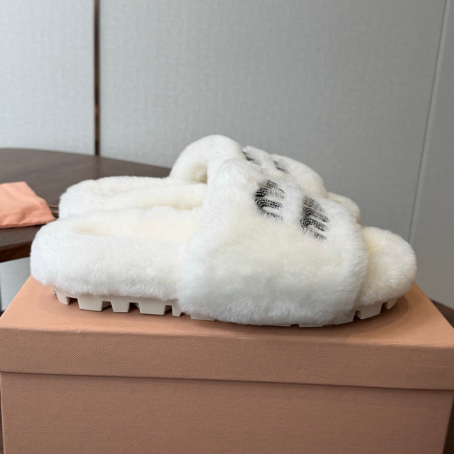 MIUMIU 26S CRYSTAL LOGO SLIDES IN WHITE SHEARLING