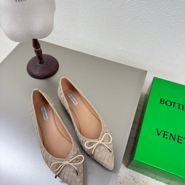 BALLET FLAT IN LIGHT BROWN INTRECCIATO SUEDE WITH BOW