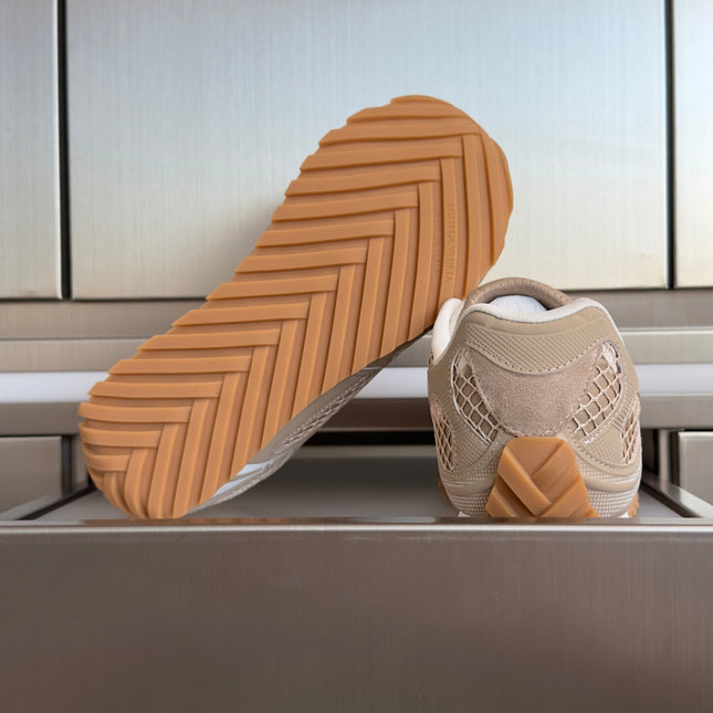 BOTTEGA VENETA 26S SNEAKERS IN BEIGE TPU MATERIAL AND SUEDE