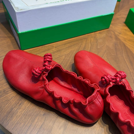 BOTTEGA VENETA 26S BALLET FLATS IN RED LAMBSKIN WITH KNOT DETAIL
