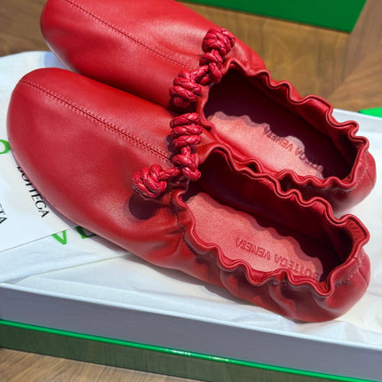 BOTTEGA VENETA 26S BALLET FLATS IN RED LAMBSKIN WITH KNOT DETAIL