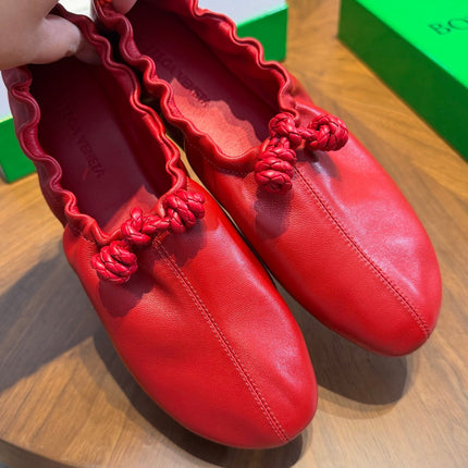 BOTTEGA VENETA 26S BALLET FLATS IN RED LAMBSKIN WITH KNOT DETAIL