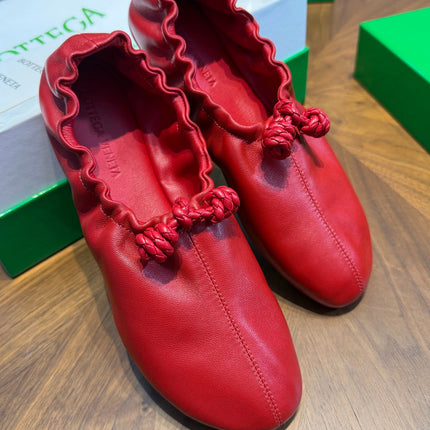BOTTEGA VENETA 26S BALLET FLATS IN RED LAMBSKIN WITH KNOT DETAIL