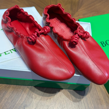BOTTEGA VENETA 26S BALLET FLATS IN RED LAMBSKIN WITH KNOT DETAIL