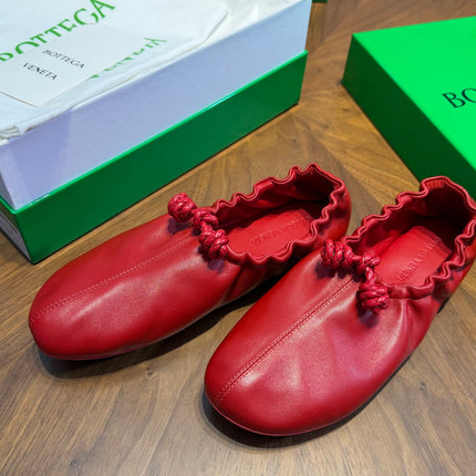 BOTTEGA VENETA 26S BALLET FLATS IN RED LAMBSKIN WITH KNOT DETAIL