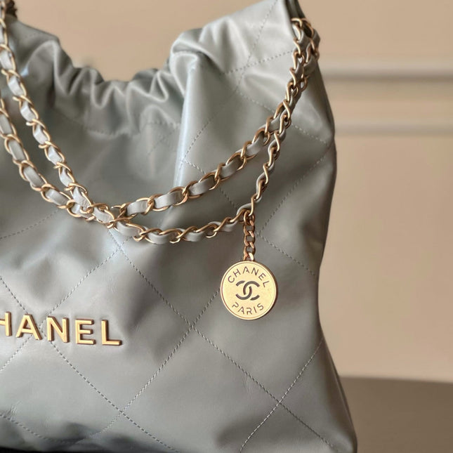 CHANEL 26S 22 BAG 42 IN LIGHT GREY QUILTED SHINY CALFSKIN