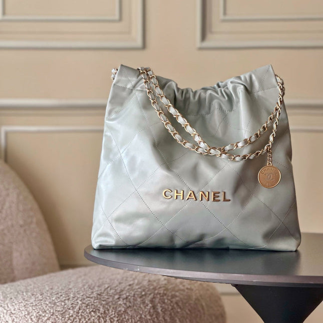 CHANEL 26S 22 BAG 42 IN LIGHT GREY QUILTED SHINY CALFSKIN