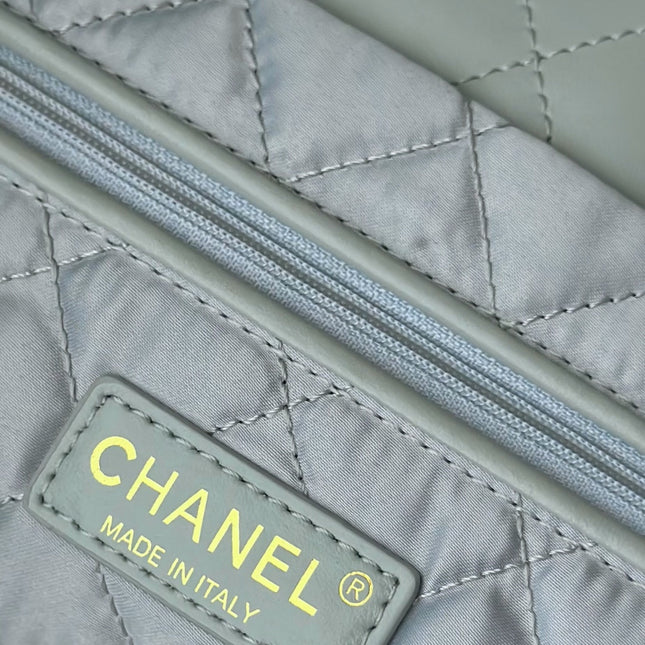CHANEL 26S 22 BAG 42 IN LIGHT GREY QUILTED SHINY CALFSKIN