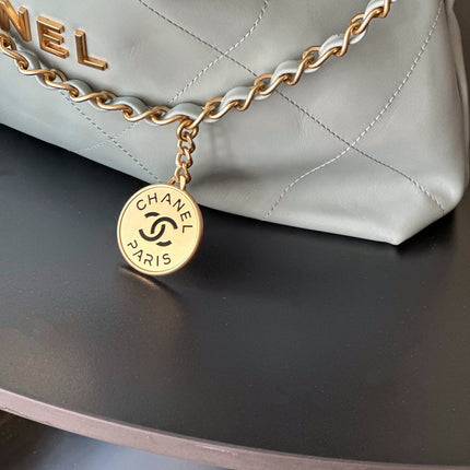 CHANEL 26S 22 BAG 42 IN LIGHT GREY QUILTED SHINY CALFSKIN