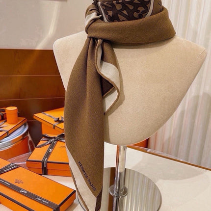 HERMES 26S PATTERNED SCARF 140 IN SILK AND CASHMERE 502347