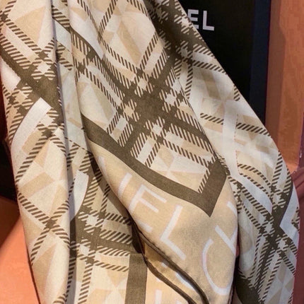 CHANEL 26S SCARF 140 IN SILK AND CASHMERE 510954