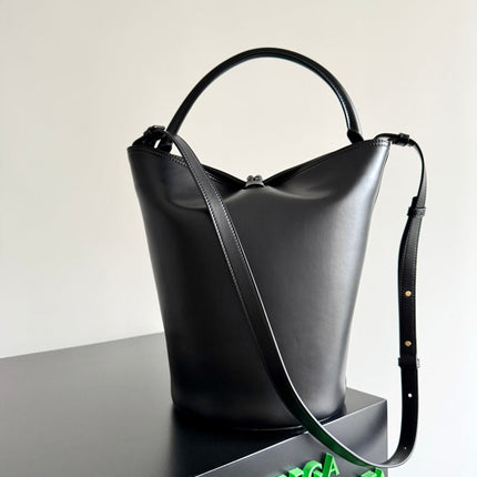 BOTTEGA VENETA 25S MEDIUM LIBERTA 22 IN BLACK CALFSKIN GOLD HARDWARE