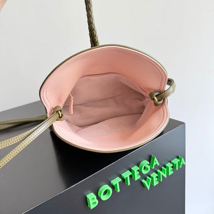BOTTEGA VENETA 25S MEDIUM LIBERTA BAG 27 IN OLIVE GREEN CALFSKIN GOLD HARDWARE
