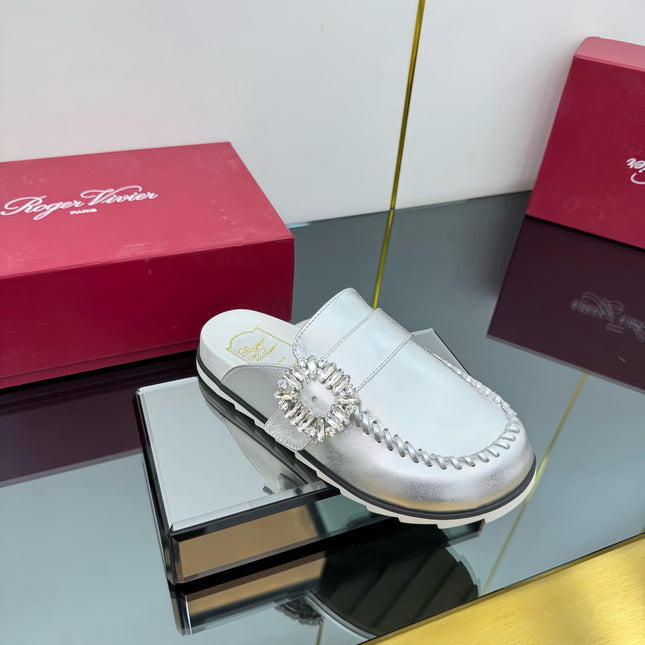 SLIDY VIV' MULES IN SILVER PATENT CALFSKIN