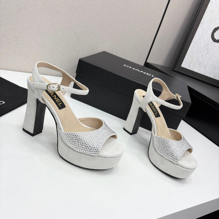 CC HEEL SANDAL 25S IN LIGHT GREY SUEDE WITH CRYSTAL