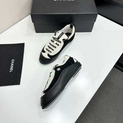 CHANEL SNEAKERS METIERS D-ART 26S IN  BLACK AND WHITE CALFSKIN MIXED FIBERS