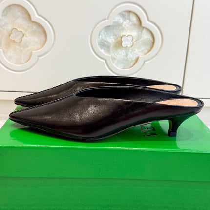 BOTTEGA VENETA 26S HIGH-HEEL MULES 40 MM IN BLACK CALFSKIN
