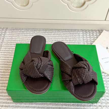 BOTTEGA VENETA 26S BOW KNOT SANDALS IN DARK BROWN LAMBSKIN