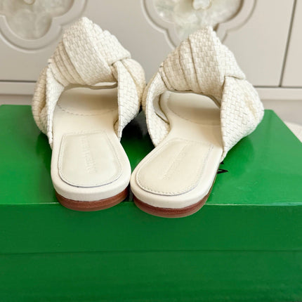 BOTTEGA VENETA 26S BOW KNOT SANDALS IN CREAM WHITE LAMBSKIN