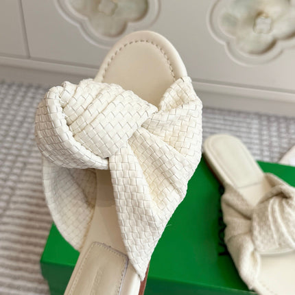 BOTTEGA VENETA 26S BOW KNOT SANDALS IN CREAM WHITE LAMBSKIN