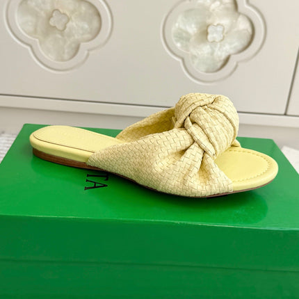 BOTTEGA VENETA 26S BOW KNOT SANDALS IN LIGHT YELLOW LAMBSKIN