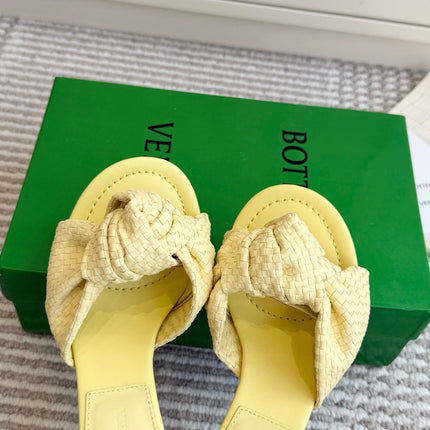 BOTTEGA VENETA 26S BOW KNOT HEEL SANDALS 90 MM IN LIGHT YELLOW LAMBSKIN