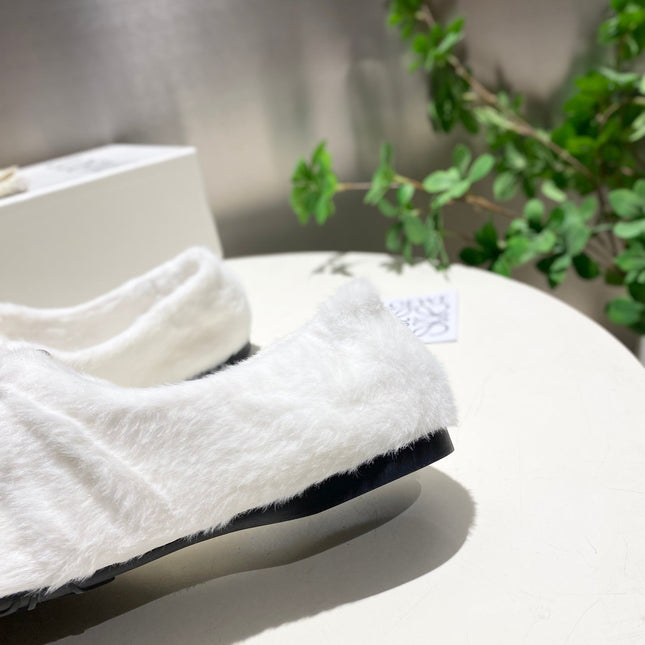 LOEWE 26S BALLET FLATS IN WHITE SHEARLING