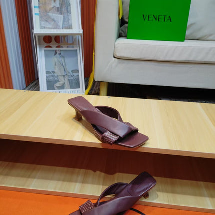 BOTTEGA VENETA 26S HEEL SANDALS 50 MM IN BURGUNDY BROWN LAMBSKIN