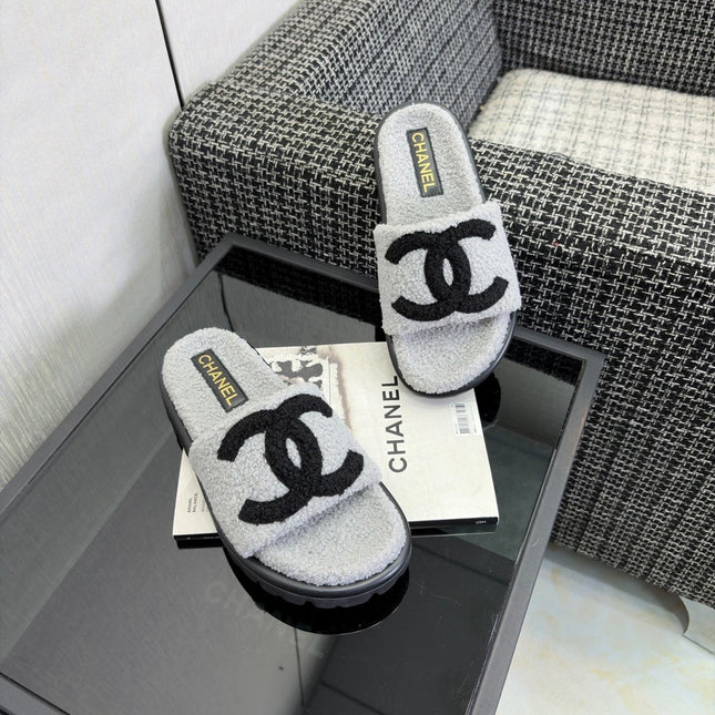 CHANEL 26S SLIDE SANDALS  IN BLACK AND GRAY SHEARLING OPEN TOE
