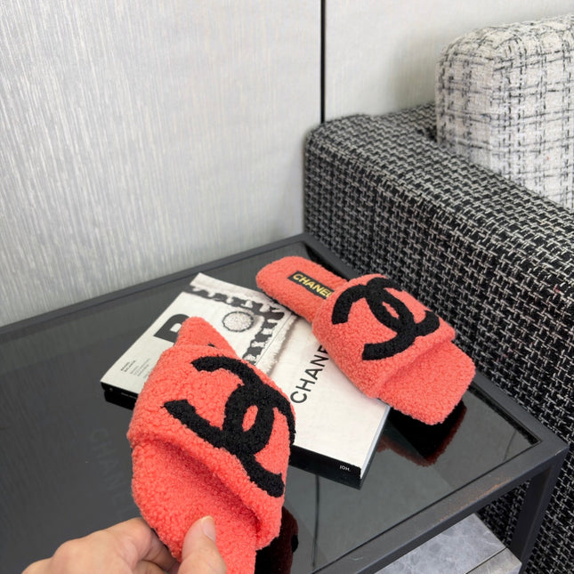 CHANEL 26S SLIDE SANDALS IN BLACK AND CORAL PINK SHEARLING SQUARE TOE