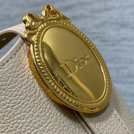 DIOR 26S MEDAILLON BUCKET BAG 19 IN LIGHT BROWN GRAINED CALFSKIN GOLD HARDWARE