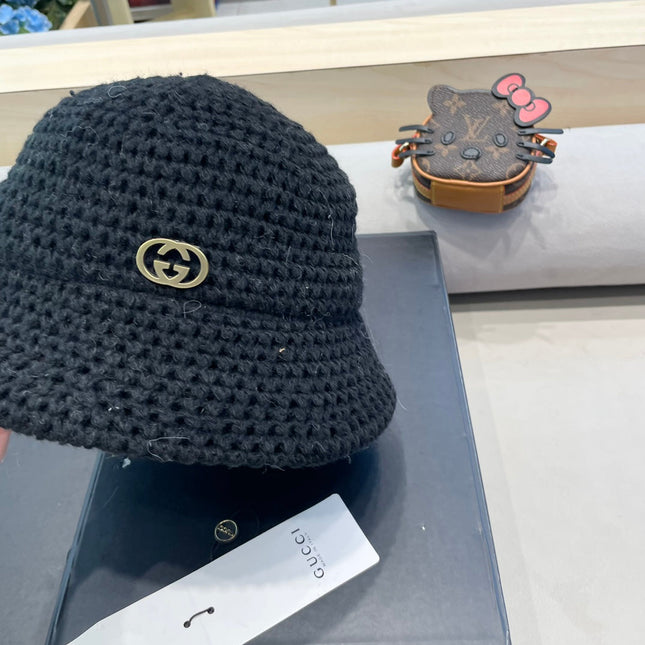 KNITTED BUCKET HAT IN BLACK WOOL 413395