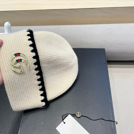 BEANIE HAT IN BEIGE WOOL 416415
