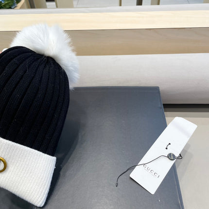 BEANIE HAT IN BLACK MIX WHITE WOOL AND FOX FUR 422524