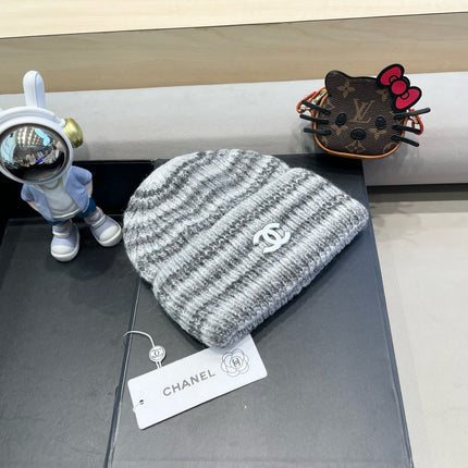 STRIPED KNITTED HAT IN LIGHT GRAY WOOL 424514