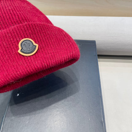 BEANIE HAT IN CHERRY RED WOOL 438124