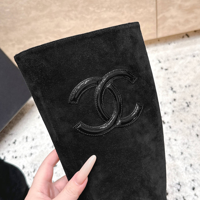 CHANEL 26S KNEE HIGH BOOTS 90 MM IN BLACK SUEDE AND PATENT