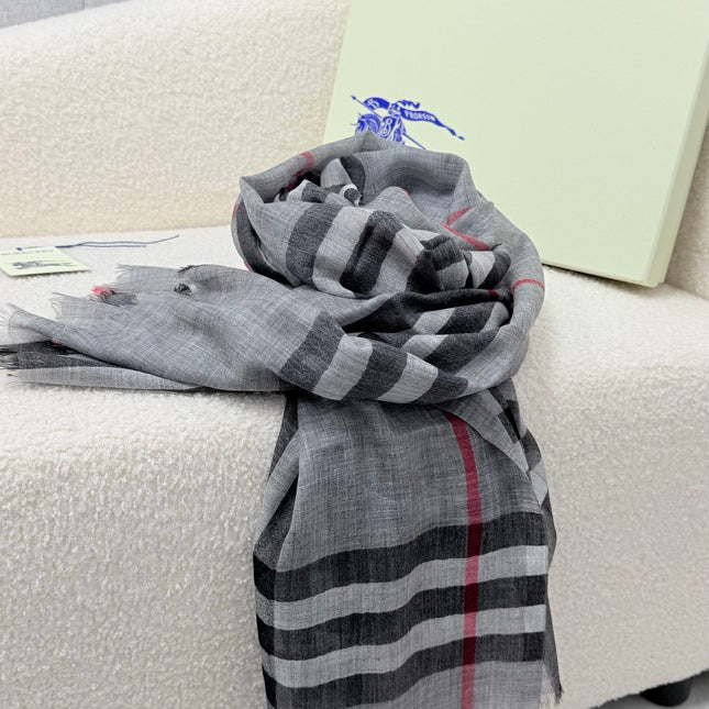 BURBERRY 26S SCARF 220 IN CASHMERE AND SILK 515721