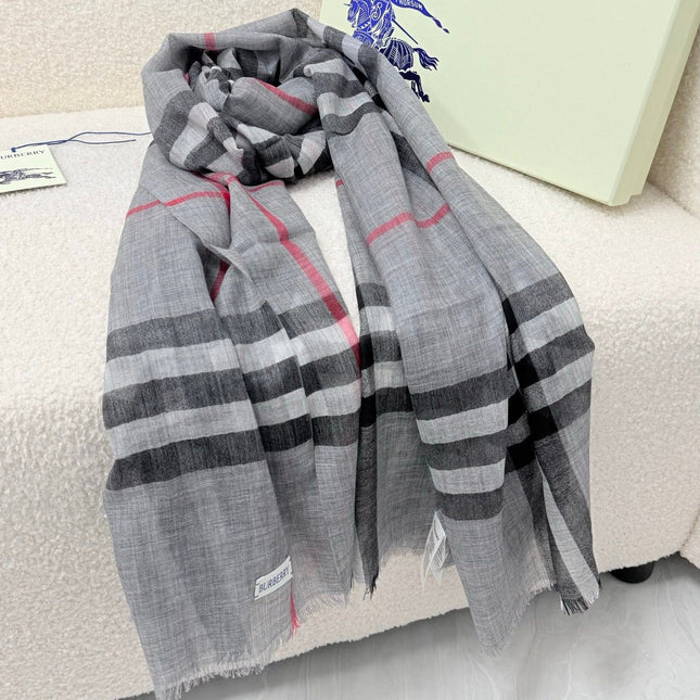 BURBERRY 26S SCARF 220 IN CASHMERE AND SILK 515721