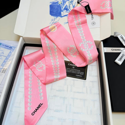 CHANEL 26S TWILLY SCARF 120 IN SILK 500090