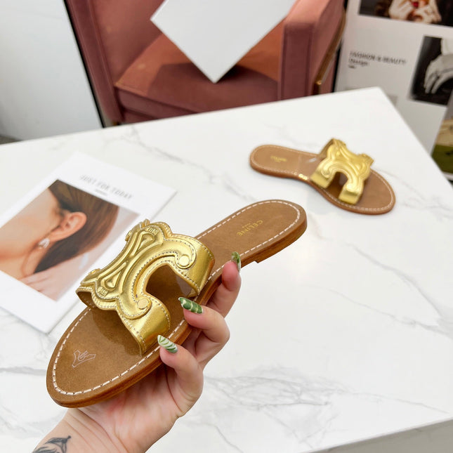 TRIOMPHE SLIDE IN GOLD CALFSKIN