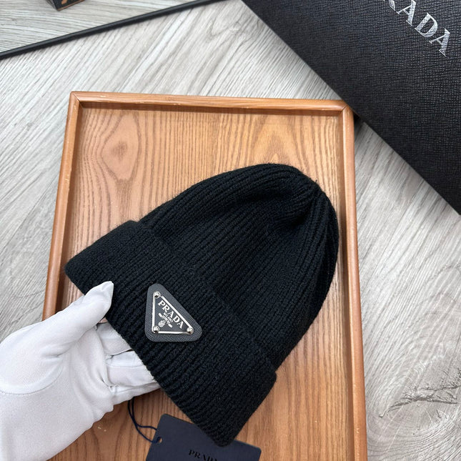 BEANIE HAT IN BLACK WOOL 332393
