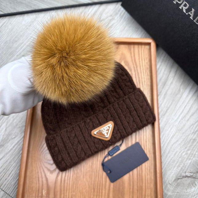BEANIE HAT IN CHOCOLATE BROWN WOOL 352364
