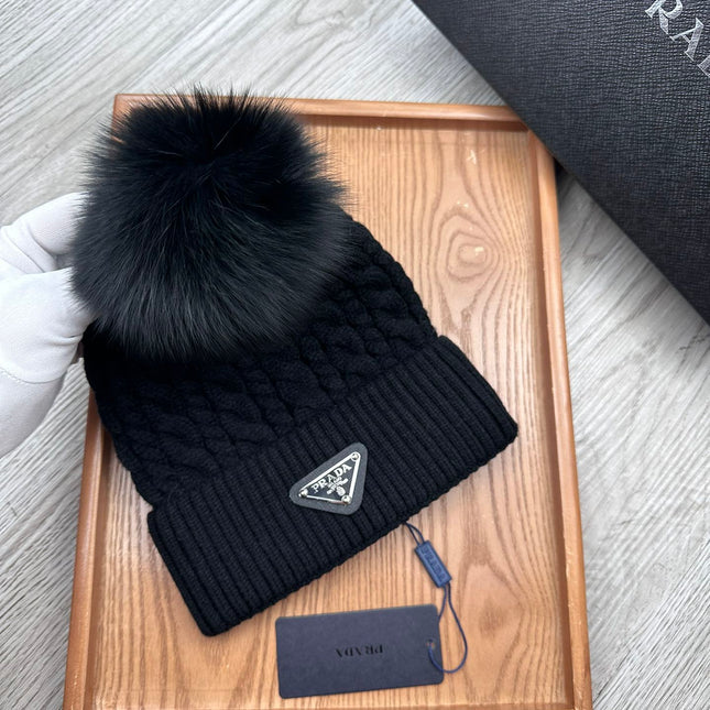 BEANIE HAT IN BLACK WOOL 352375