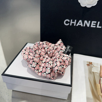 CHANEL 26S SCRUNCHIE HAIR TIE IN MULTICOLOR PREMIUM SILK505304