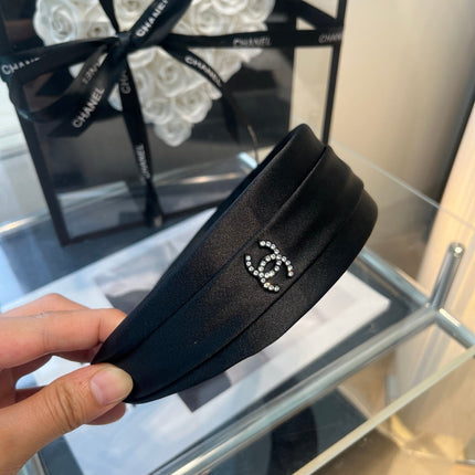 CHANEL 26S HEADBAND IN BLACK FABRIC 505331