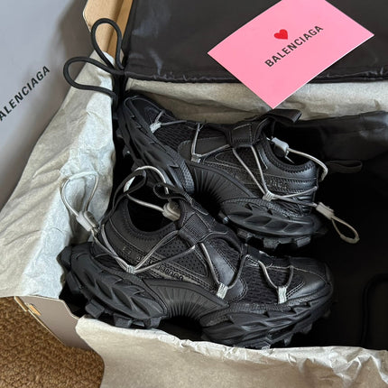HIKE SNEAKER IN BLACK MESH, POLYURETHANE AND POLYESTER